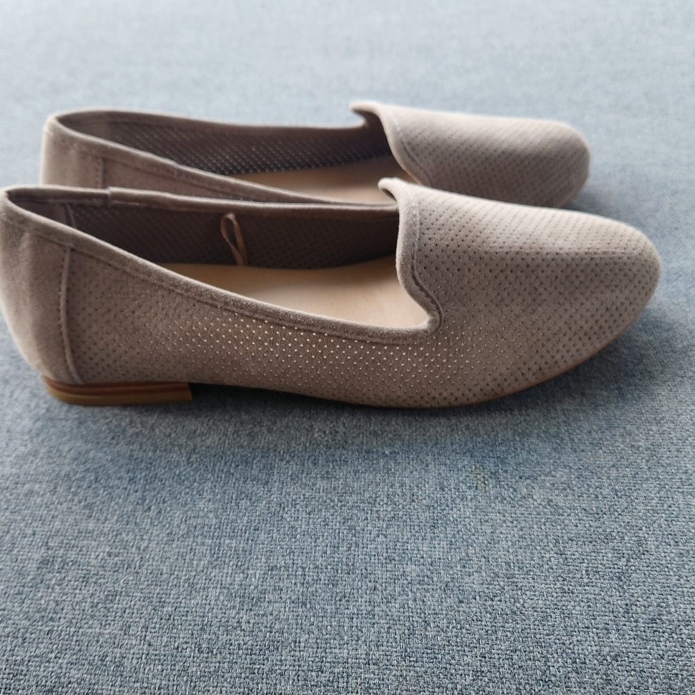 TORRID Women's Perforated Loafer Flats Size 7.5WW Tan/Beige